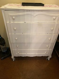 Vintage 1940’s 5 drawer dresser $50.00