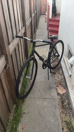 Black Single Speed Fixed Gear Bike