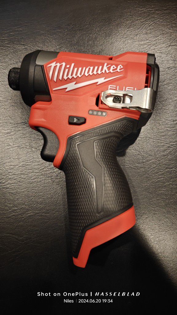 Milwaukee M12 Fuel Impact Driver, Battery & Charger. BRAND NEW !!