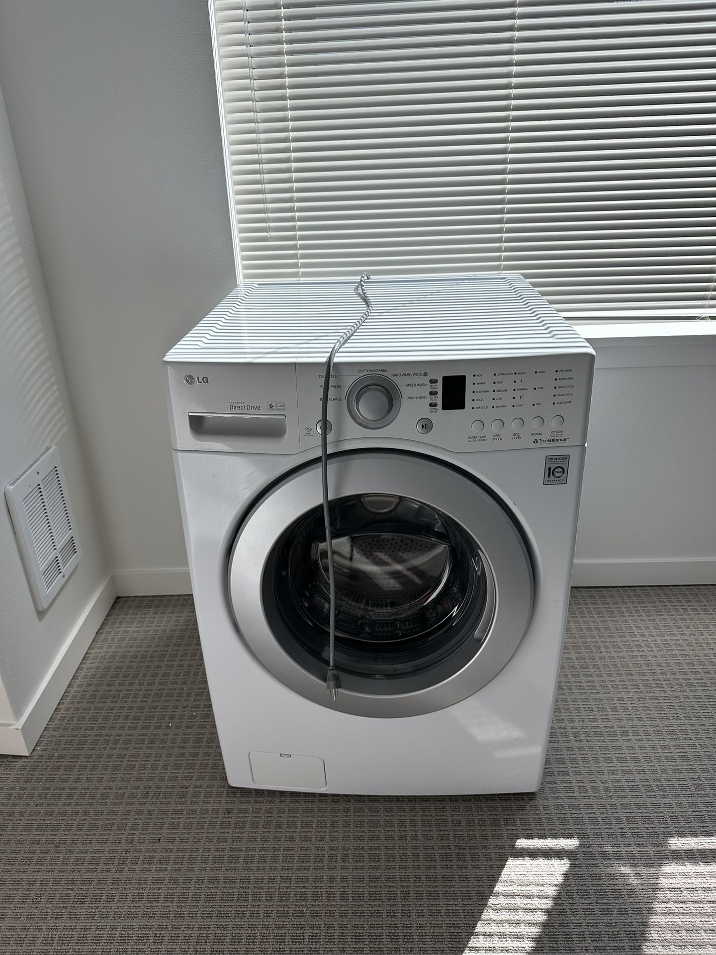 LG after a complete cleaning • works like new • 30-day warranty • free delivery within a 50-mile radius • Price $400