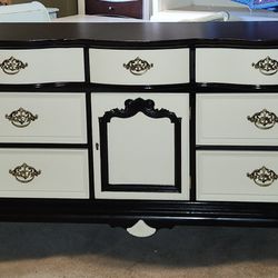 Gorgeous Solid Wood 9-Drawer Dresser, Black And Creamy White