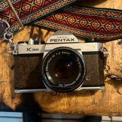 Pentax K1000 With Original Lens + komura 820 zoom lens * 4 Rolls Of New 35mm Film 