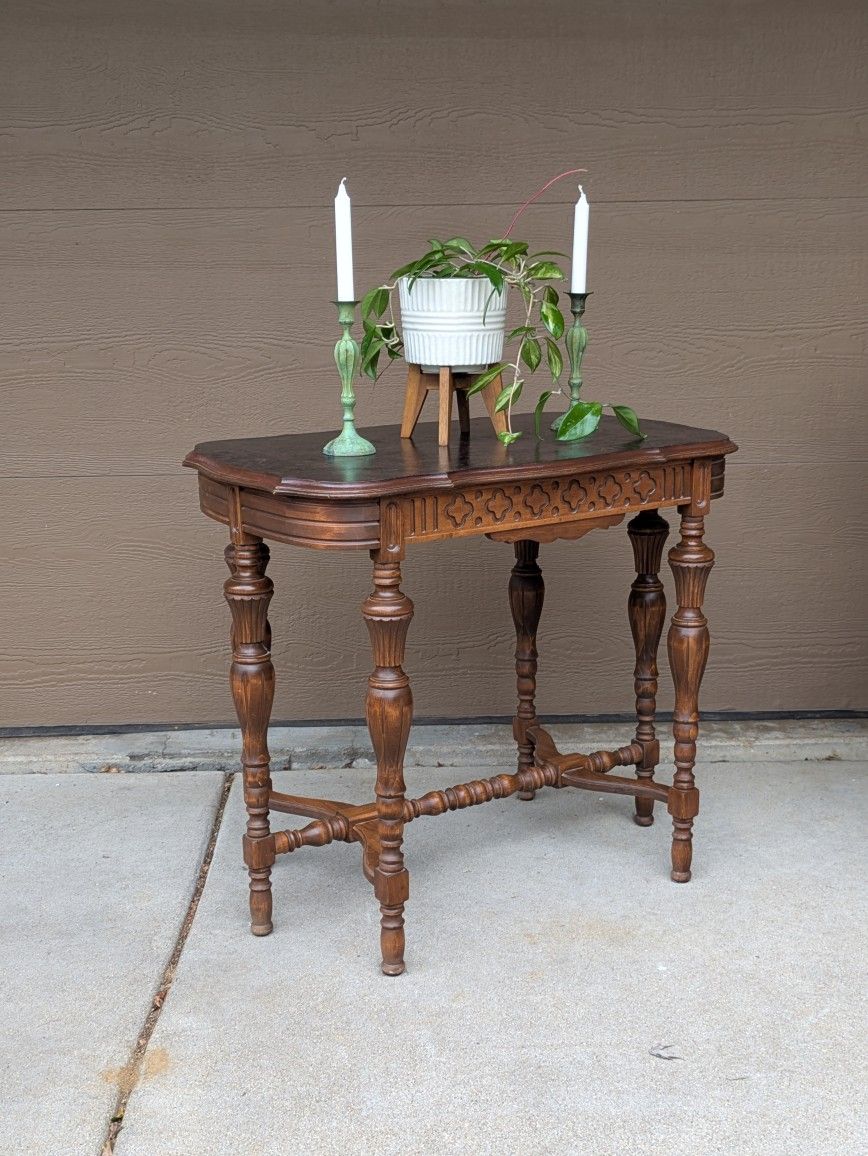 Vintage Victorian Revival Walnut Oval End Parlor Table