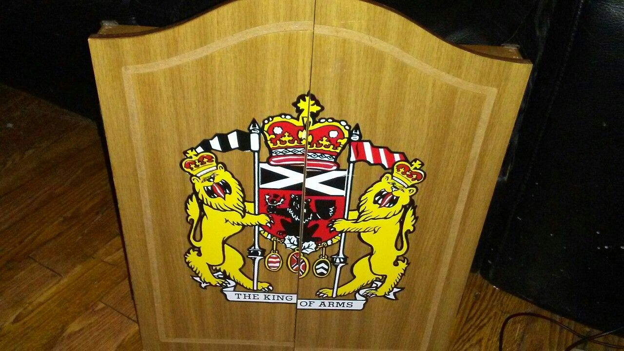 Vintage. Cabinet dartboard set