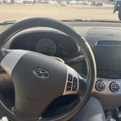 For sale hyundai elantra excellent engine service daily hot and cold