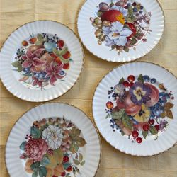 Royal Vale  Decorative Plates Made In England