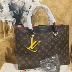 Best Quality Fashion Bag With Long Strap, Dust Bag Included 