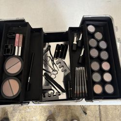 2 Individual Make Up Kits
