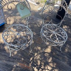KIRKLAND HOMES CHILDRENS DOLL METAL CHAIR 10-1/2 INCHES TALL