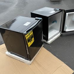 Roomwell UK 1.7 Cu.Ft Mini Fridge
