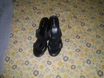 Size 81/2 St John's Bay Black Dress Sandles