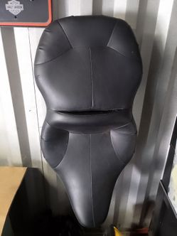 03 Electra glide seat, 01 Dyna seat