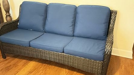 4th of July Summer Ready! Extra Large, 5pc Conversation patio furniture Set with navy blue cushions $575/obo