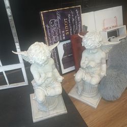 2 Outdoor Cherubs