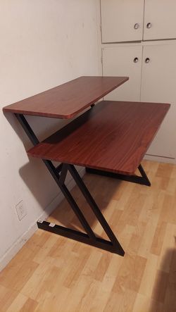 On-Stage WS7500 Series Wood Studio Workstation - Rosewood