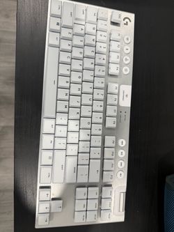 Logitech G915 TKL Tenkeyless Lightspeed Wireless RGB Mechanical Gaming Keyboard