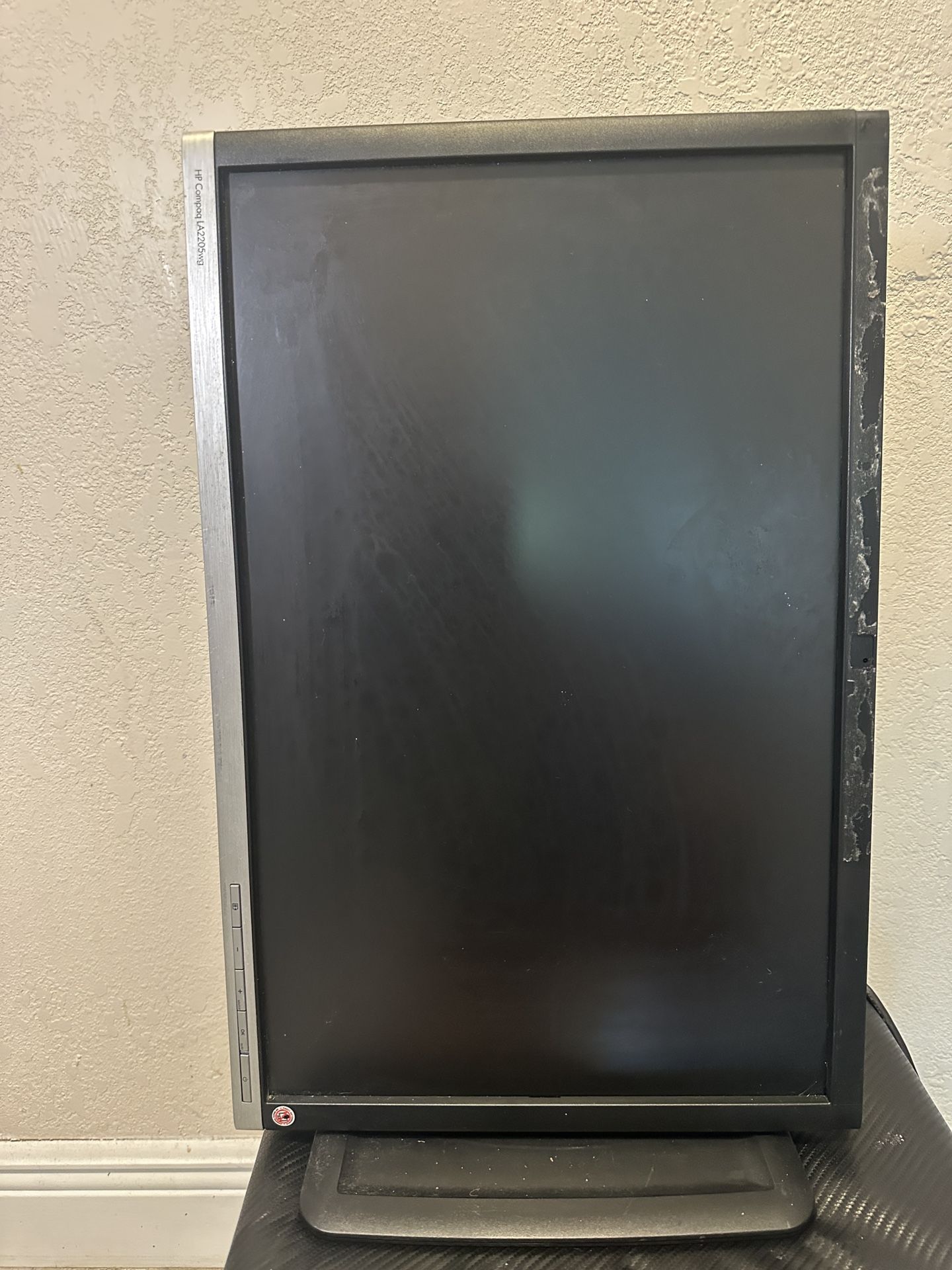 HP Compaq LA2205wg 22-inch Widescreen LCD Adjustable Rotating Monitor Computer Screen Tv NM274A