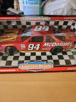 Ertl AMERICAN MUSCLE #94 McDonalds Thunderbird 1:18  DIECAST  Bill Elliot NIB