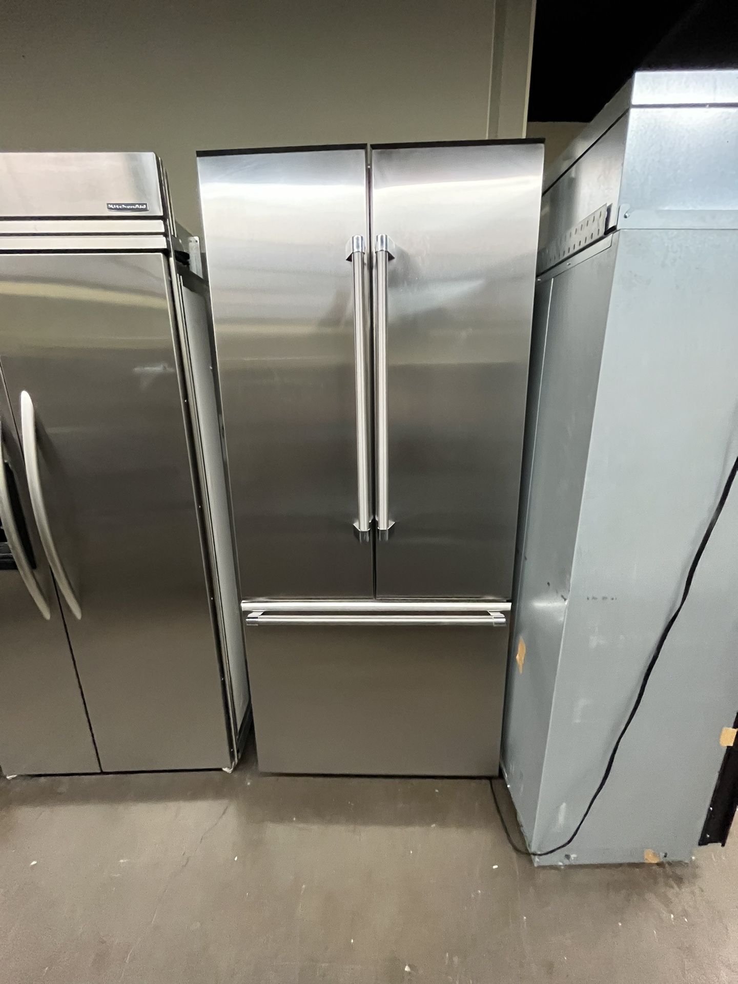 THERMADOR BUILT IN REFRIGERATOR