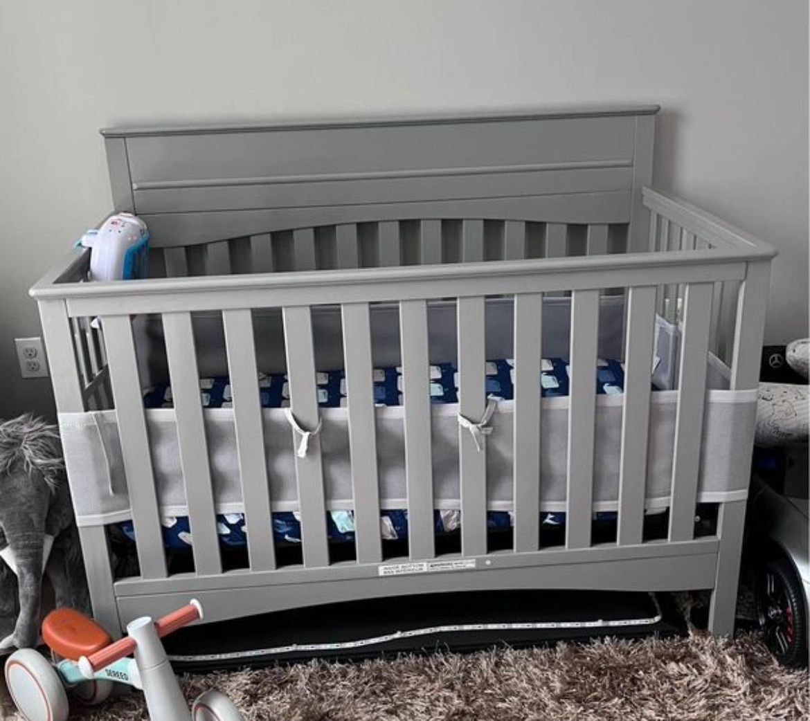 Skylar 6-in-1 Convertible Baby Crib from Delta Children  + crib bumper