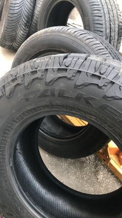 1 single Falcon wild peak 18”  295/70 R 18.