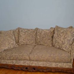 SCHNADIG Opulence Sofa