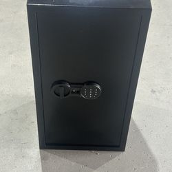 Brand new heavy duty safe with key and keypad for $90