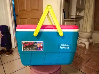 Igloo Cooler 25 Qt 36 Can Retro Teal Pink Description