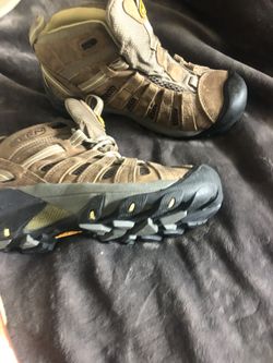 Keen Boots 7.5
