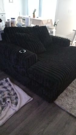 Beautiful Black 3 Piece Living Room Suit