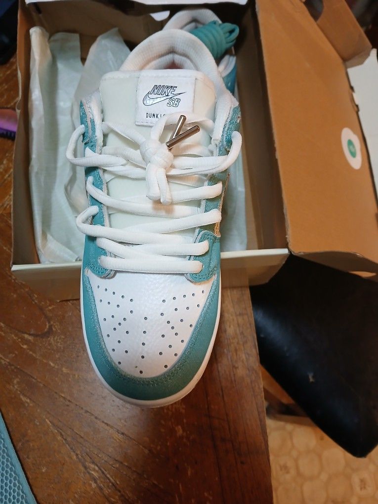 2025 Nike Dunks STORE RETAIL PRICE 120 MY PRICE 85