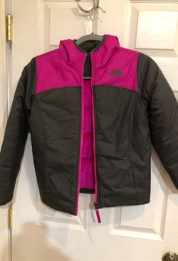 Girls the north face jacket 10/12 great condition very warm reversible