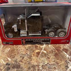 Kenworth W900, 1/32  Diecast & Plastic Model Toy Car Semi Speedy Power52813 NIB
