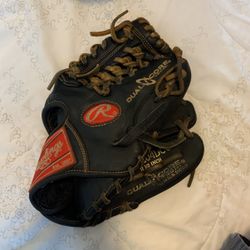 Black Rawlings Infield 11.5 inch Baseball Glove
