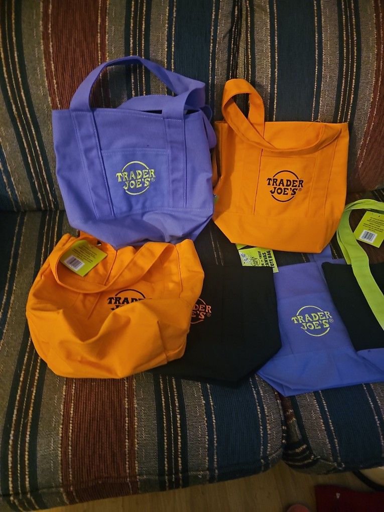 8 Halloween Tradr Joes Bags New