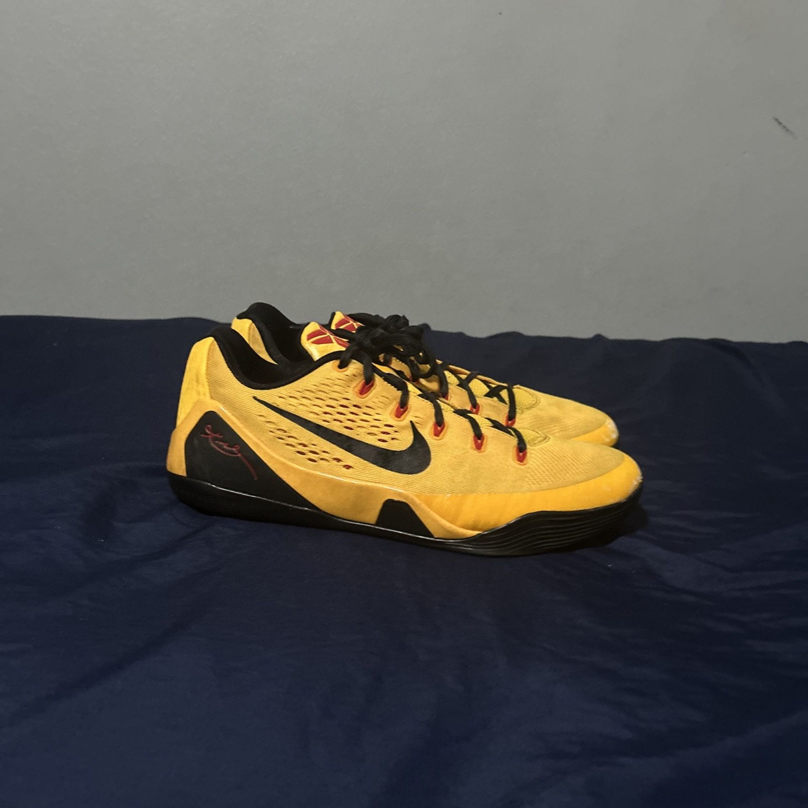 Size 13- Kobe 9 EM Low Bruce Lee SEND OFFERS