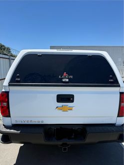 Leer pickup truck camper shell