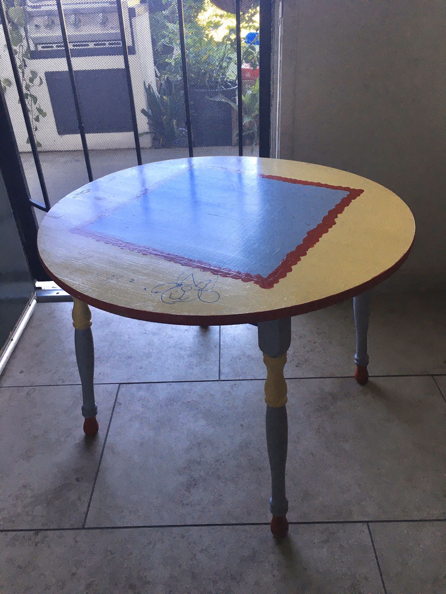 Kids table and chair