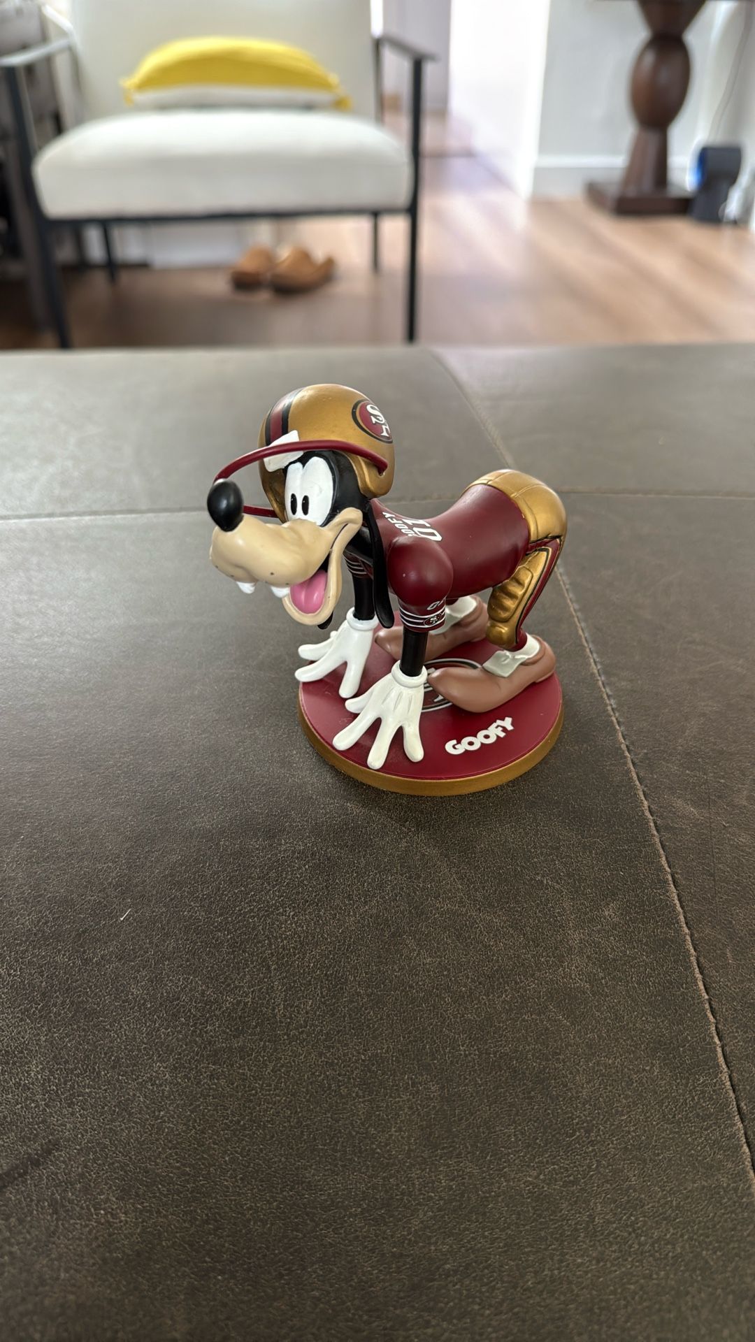 Disney Goofy Figurine . Rare Danbury Mint San Francisco 49ers.