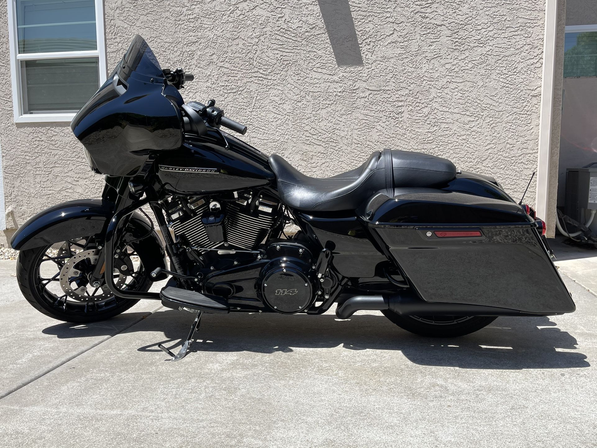 2020 Harley Davidson Harley FLHXS STREET GLIDE SPECIAL (blacked out edition)