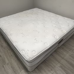 King size bed. Pillow top mattress & box spring. NO smoke NO pets. CAN DELIVER!