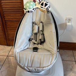 4 Moms Swing 