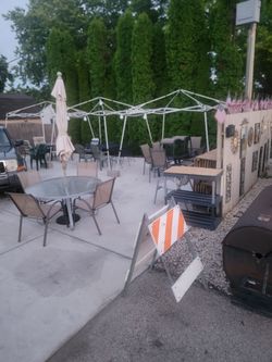 Tables chairs