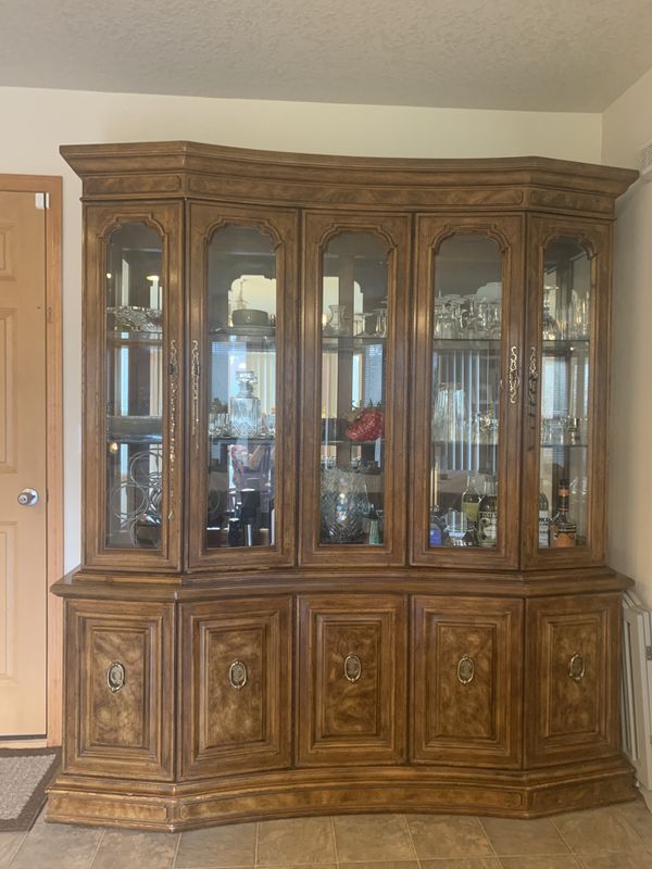 Vintage Bernhardt Pecan China Hutch for Sale in Vancouver, WA OfferUp