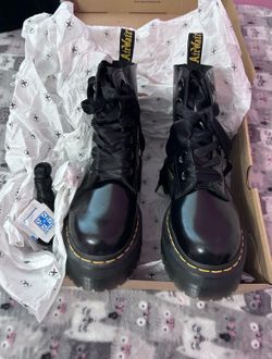 Dr. Martens Molly Boot - Women's