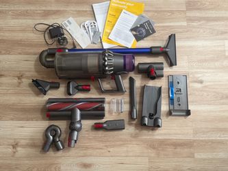 Dyson V11 Outsize+ Cordless Vacuum Set - Used 5 Times Max (No Battery)