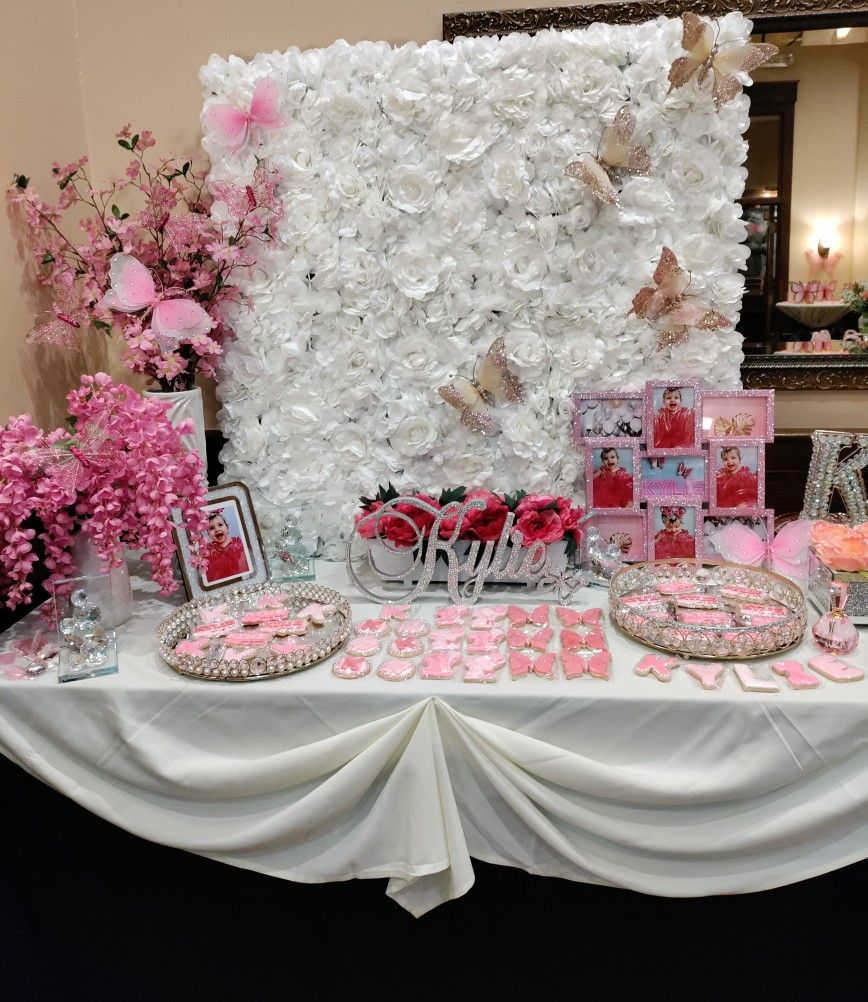 WHITE FLORAL WALL FOR PARTY 4 Ft