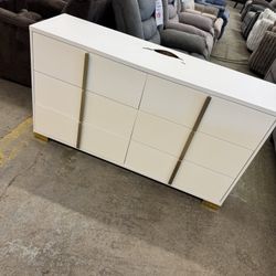 6 Drawer Stylish Dresser.  ONLY $49!! 