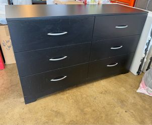 * FREE * Black dresser with 6 drawers