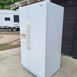 MAYTAG Refrigerador 